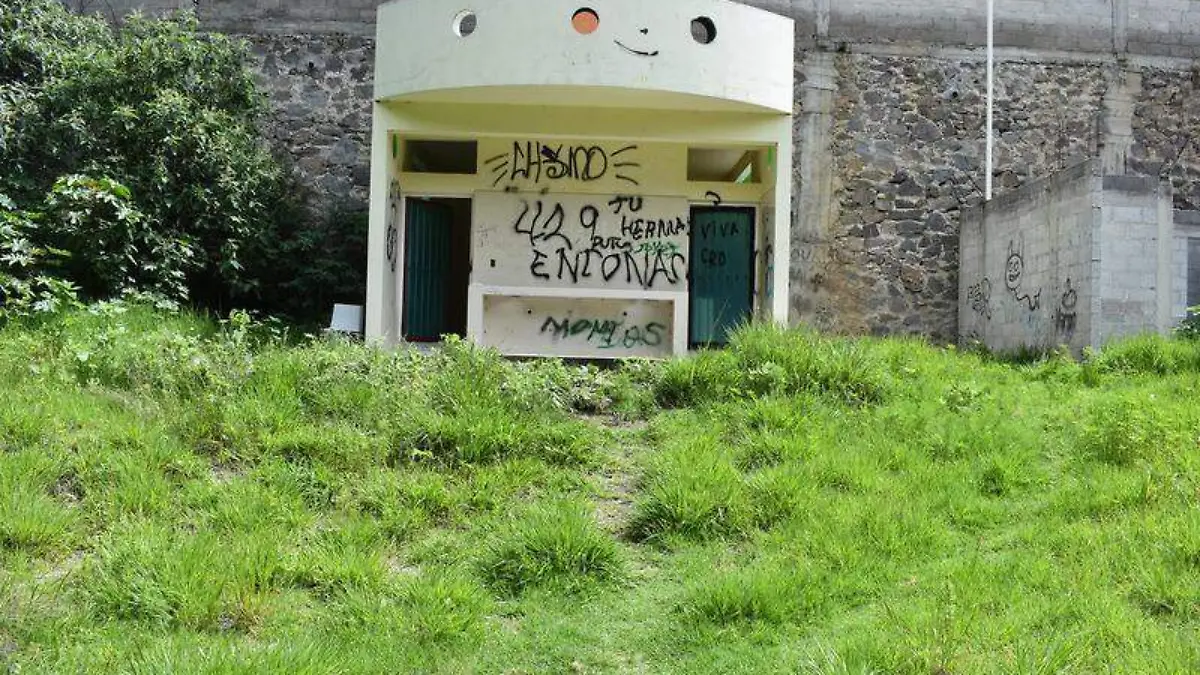 VANDALIZAN  LAS CUEVAS 1